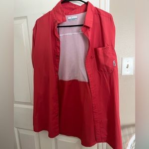 Men’s Columbia button up shirt